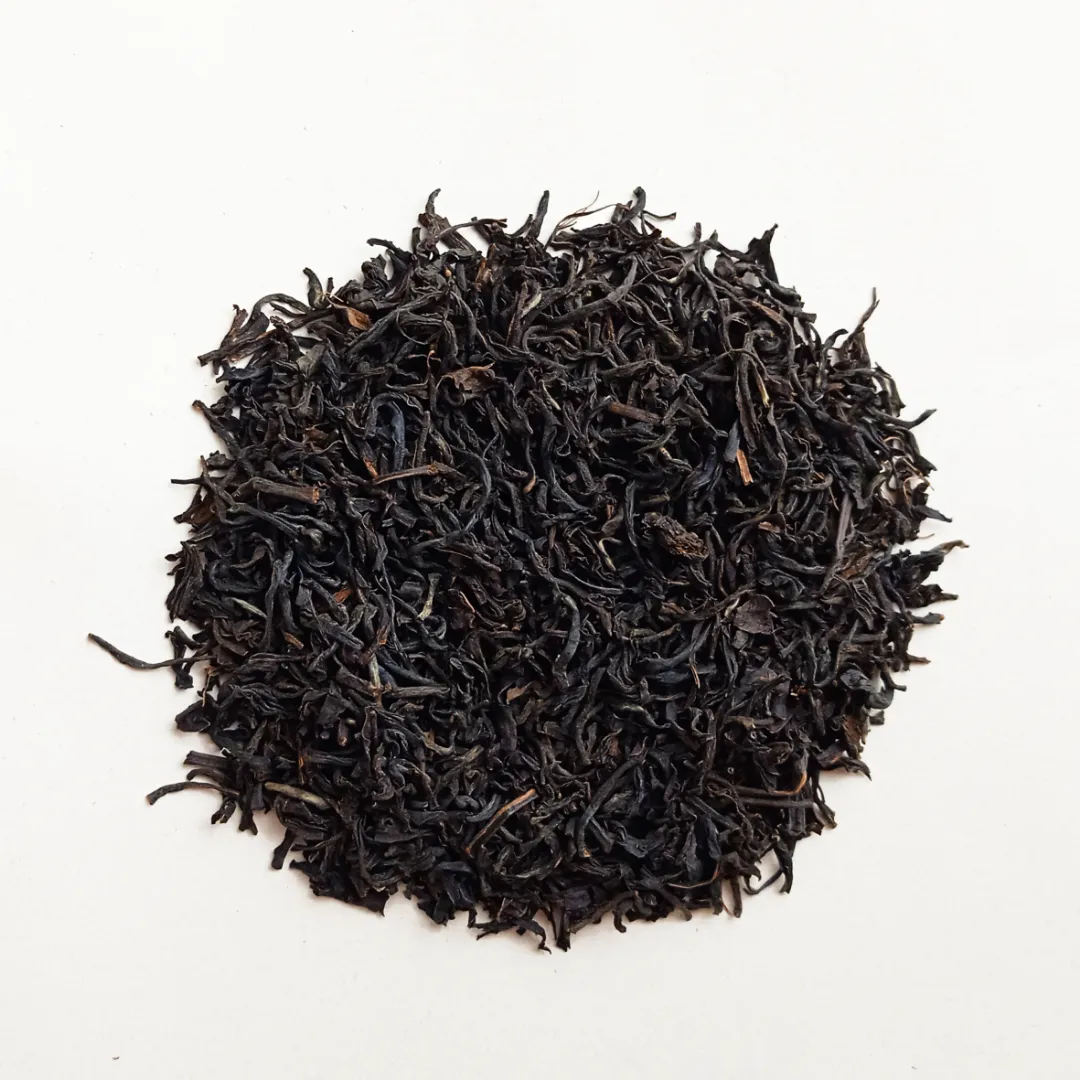 golden-tips-100g-angliyskiy-zavtrak-chern-chay-zhest